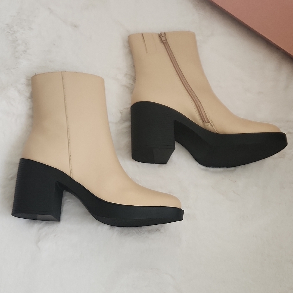 Lisa Vicky Women's Tan Heeled Boots - Picture 2 of 2